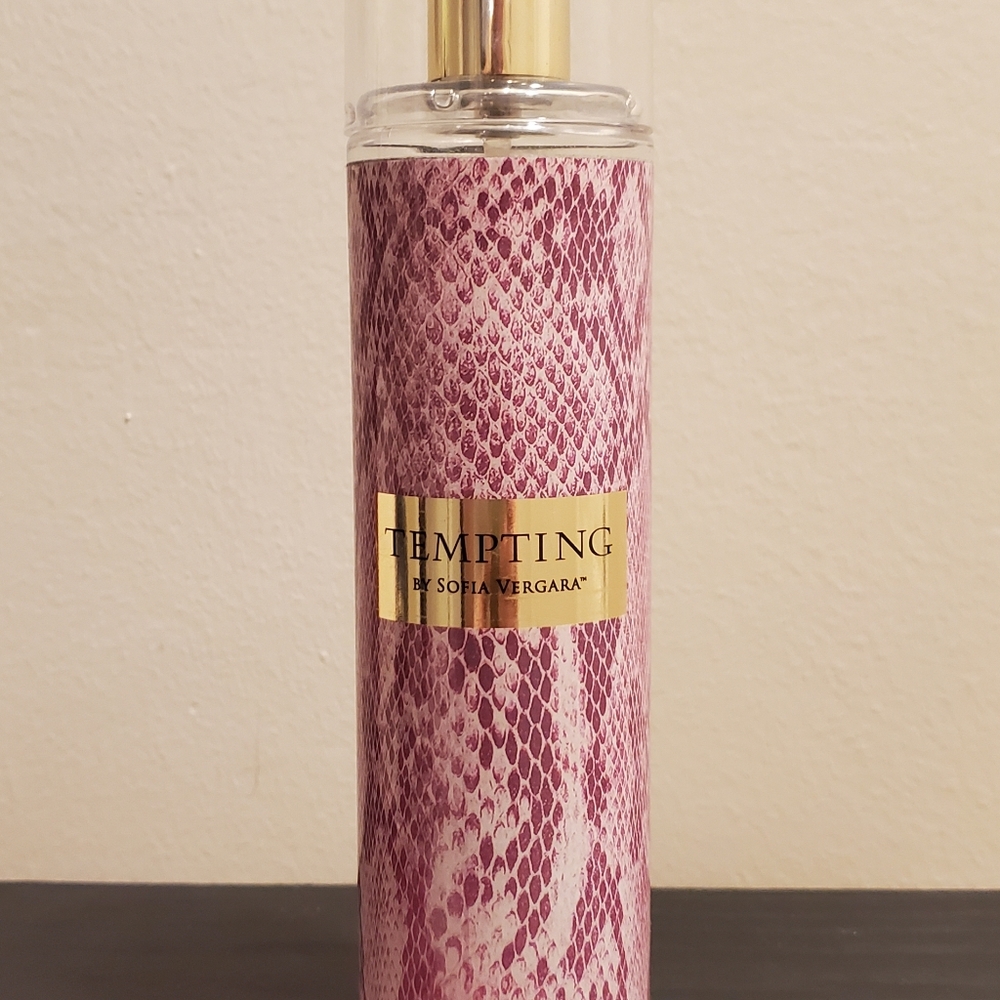 Tempting body mist by Sofia Vergara